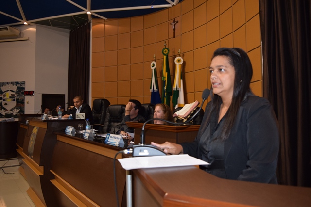 Carmen cobra reunião com Secretários e pede correção para 2016